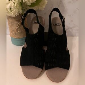 Earth Women's Black Open-Toe Sandals size 9 1/2 “woodland radiant”